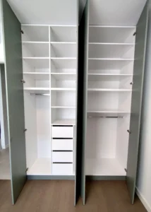Crea - ormar s klasičnim vratima otvoren